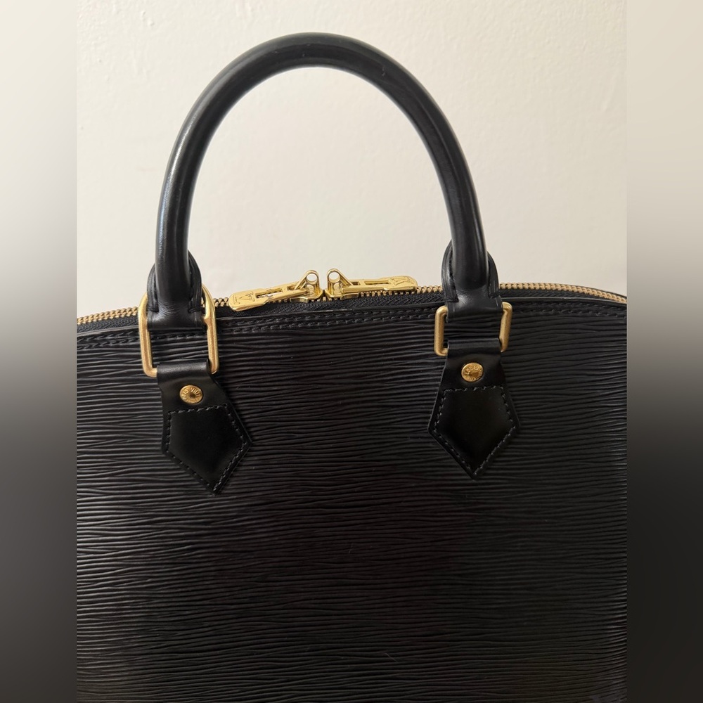 LOUIS VUITTON ALMA MM EPI LEATHER - Picture 8 of 16